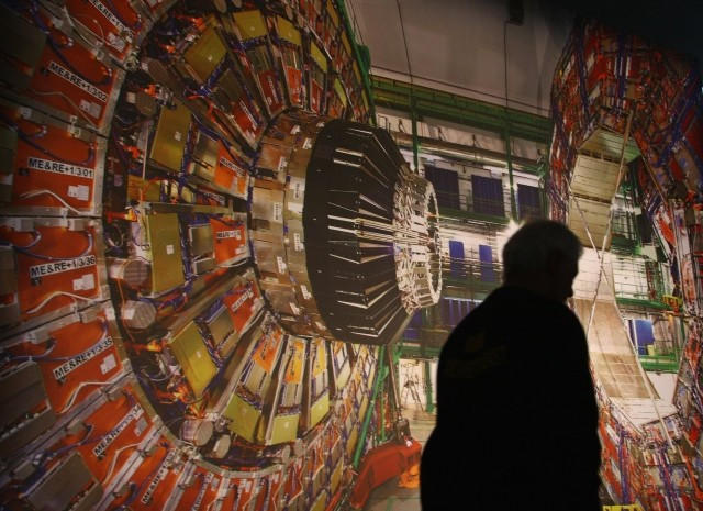 Xem Phim Cuộc Săn Tìm Hạt Của Chúa - The Hunt For The Higgs: A Horizon Special - Vkool.Net - Ảnh 3
