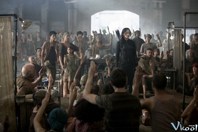 Xem Phim Húng Nhại Phần 1 - The Hunger Games: Mockingjay - Part 1 - Vkool.Net - Ảnh 3