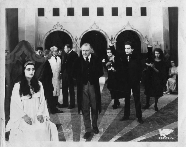 Xem Phim Cabin Của Tiến Sĩ Caligari - The Cabinet Of Dr. Caligari - Vkool.Net - Ảnh 3