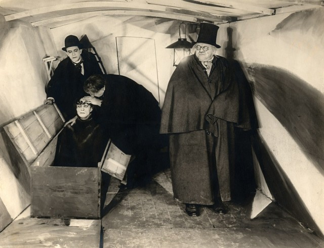 Xem Phim Cabin Của Tiến Sĩ Caligari - The Cabinet Of Dr. Caligari - Vkool.Net - Ảnh 2